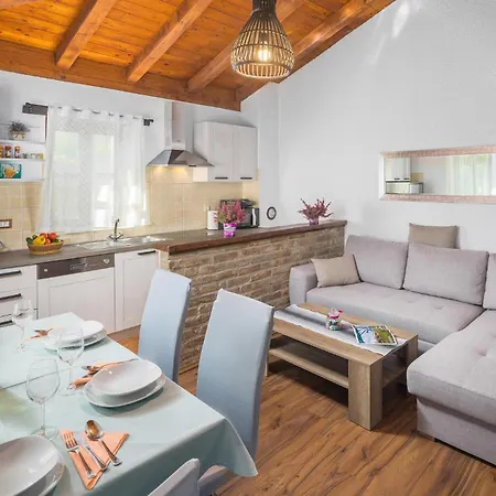 Holiday home In Sv,lovrec With Kitchen Rajki